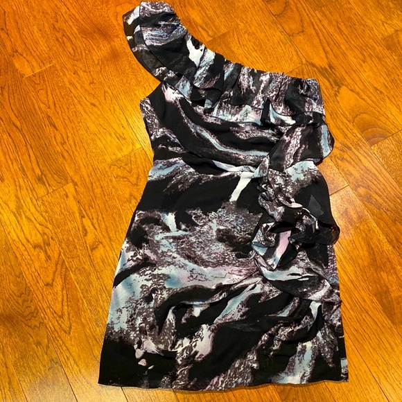 One shoulder side frill dress - Picture 2 of 7